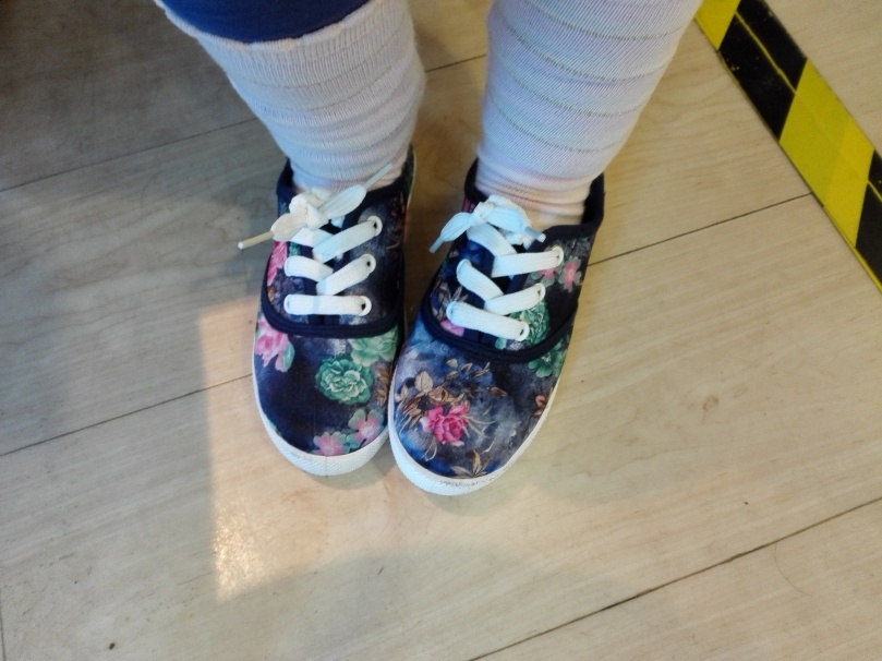 Yhdet uudet kengät tarttui vielä tänään mukaan. Niin äidille kuin tyttärellekin! - One more pair of new shoes. For daughter and fir mom too?